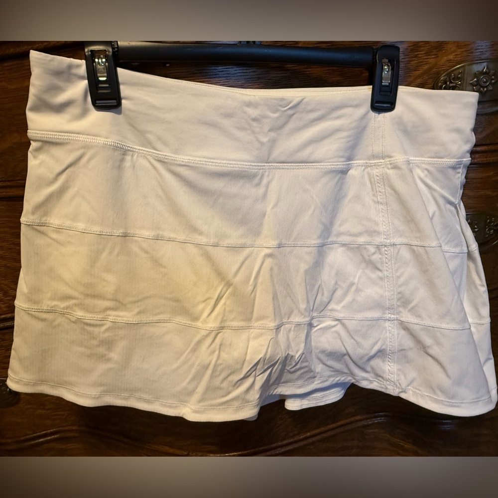 Women’s LuLulemon Skort 
White 
Size 12 Tall